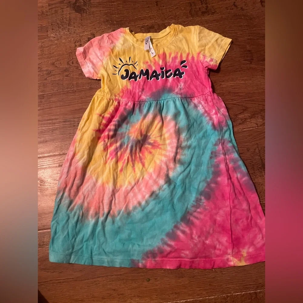 Girls tie dye jamaica dress fits size 6 NEW